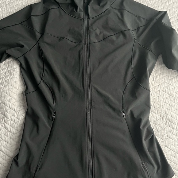 Lululemon Athletica Mist Over Windbreaker Jacket in Black - Picture 4 of 7